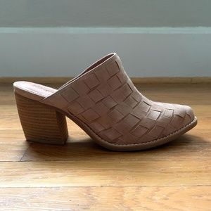 Jeffrey Campbell tan suede chunky heel clog mule slip on shoe new without tags